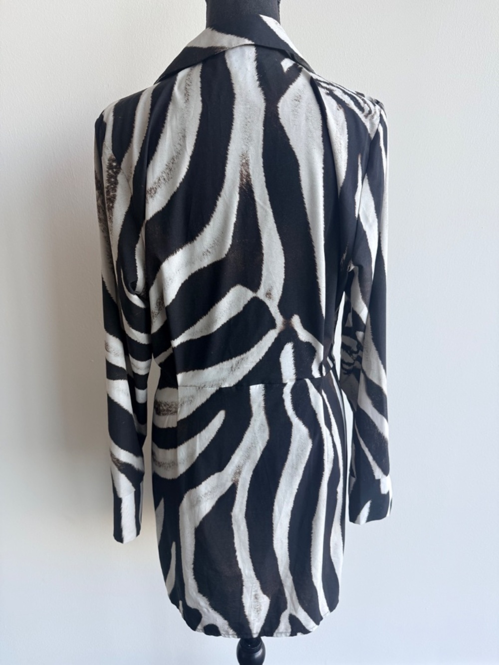PRETTYLITTLETHING Zebra Pattern Button-up - Picture 7 of 8